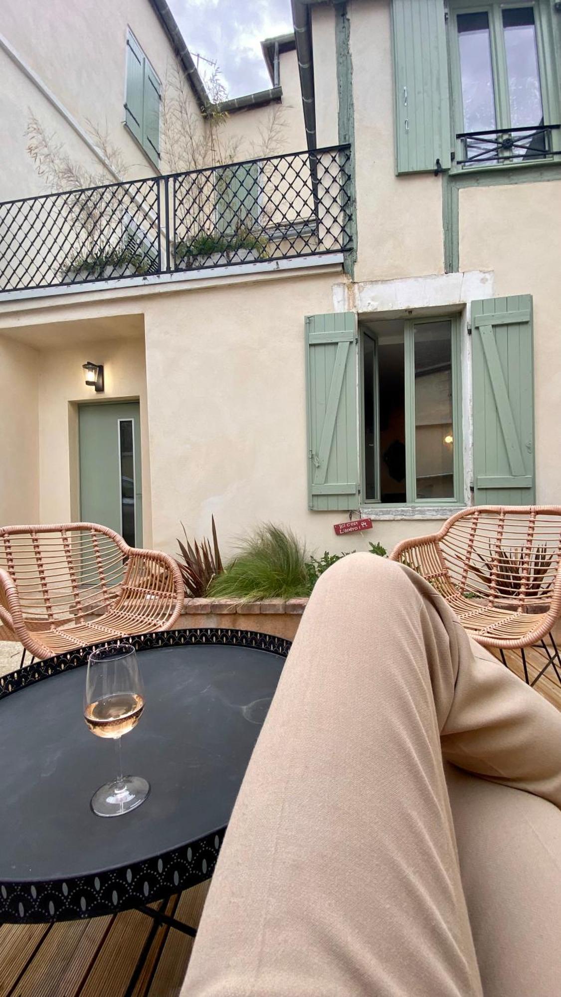 Superbe Appartement Terrasse Et Parking Gratuit Auxerre Eksteriør bilde