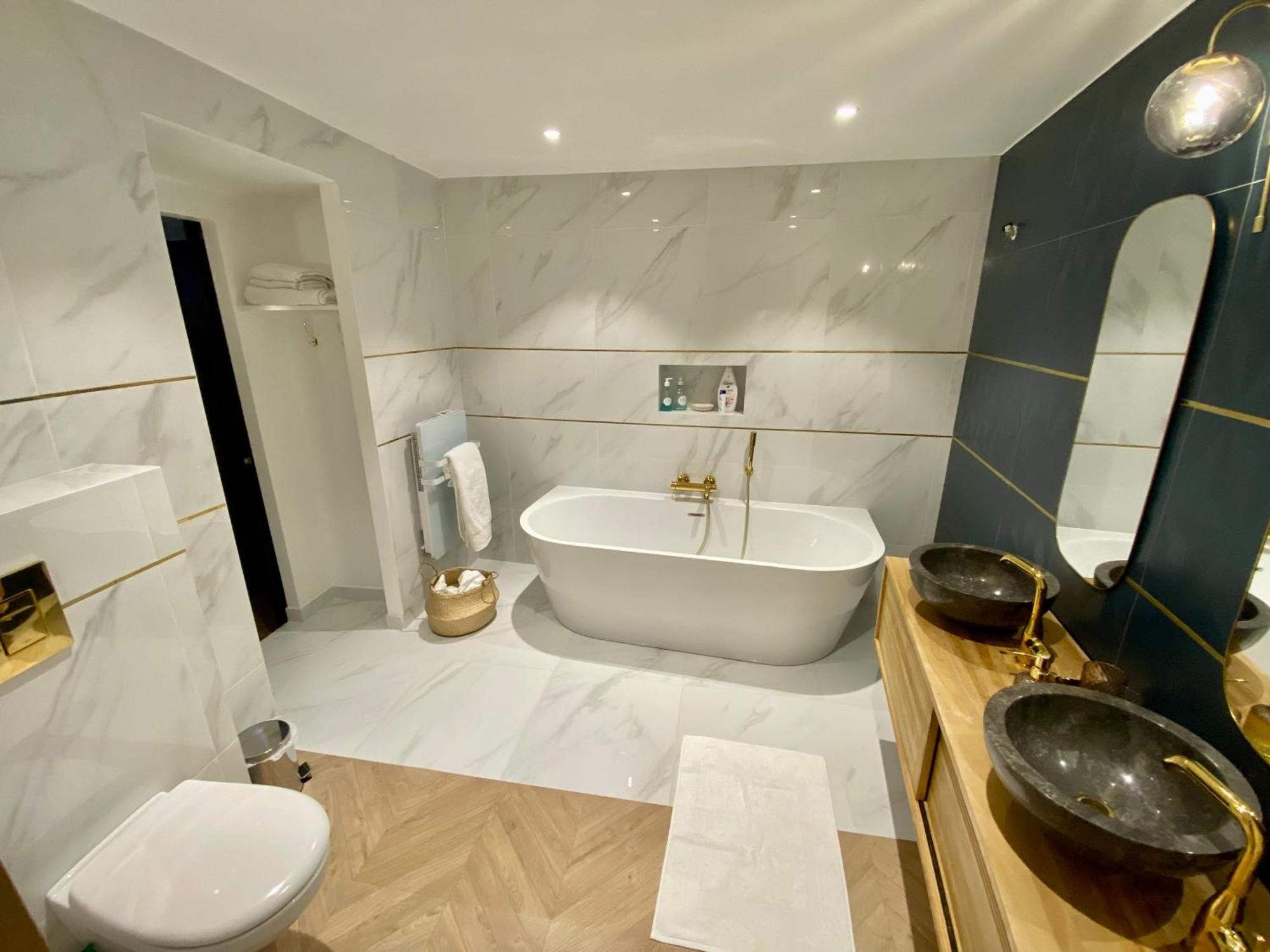 Superbe Appartement Terrasse Et Parking Gratuit Auxerre Eksteriør bilde